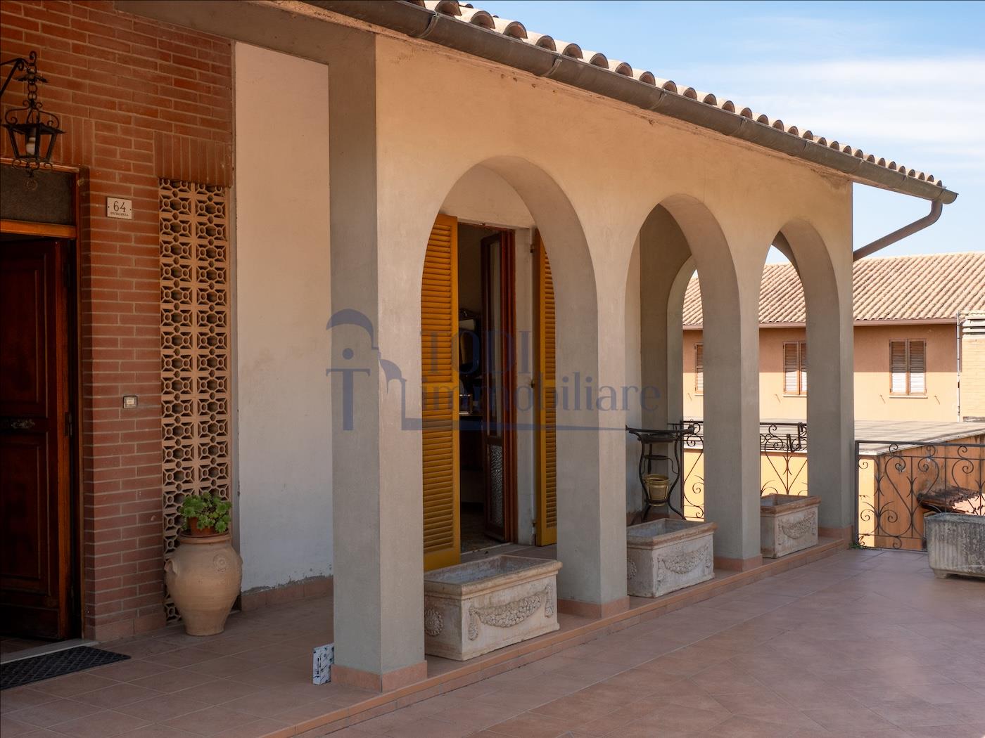 Villa singola con terreno privato, appartamento indipendente e dependance. - Todi Immobiliare