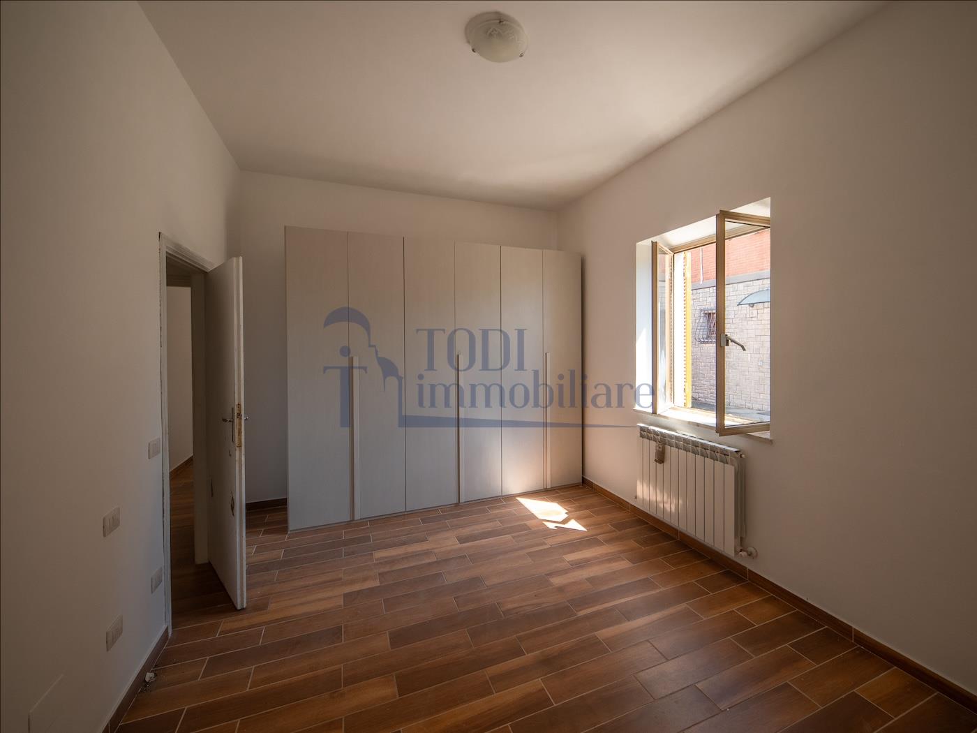 Villa singola con terreno privato, appartamento indipendente e dependance. - Todi Immobiliare