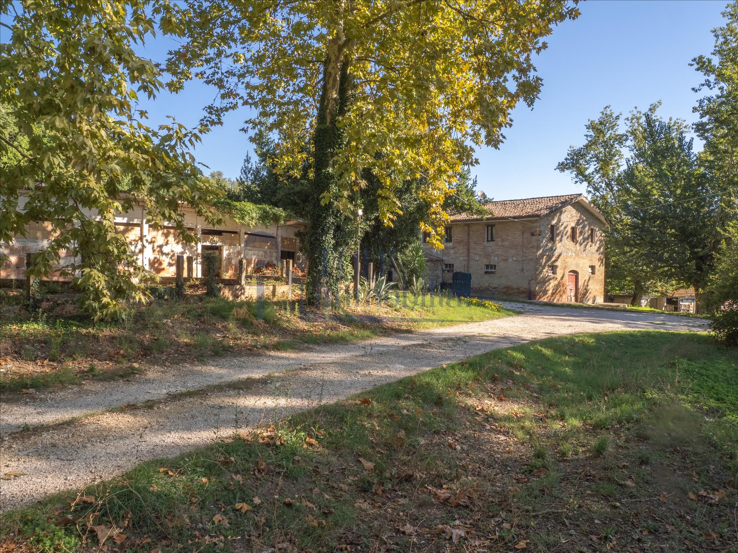 Azienda Agricola San Valentino - Todi Immobiliare