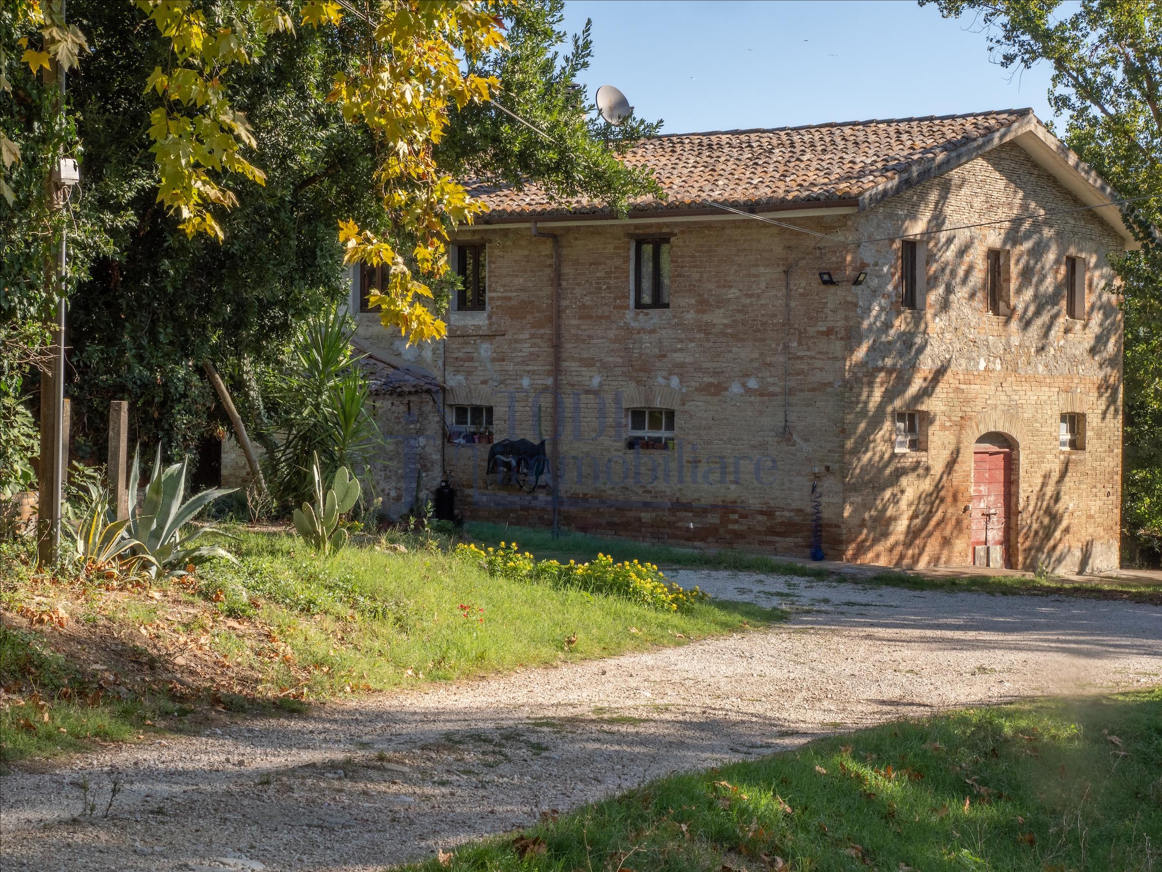 Azienda Agricola San Valentino - Todi Immobiliare