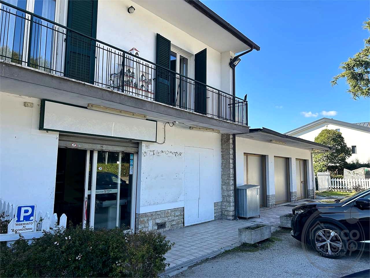 Casa del Diavolo: affittiamo locale commerciale 200 mq con parcheggi esclusivi - Perugia
