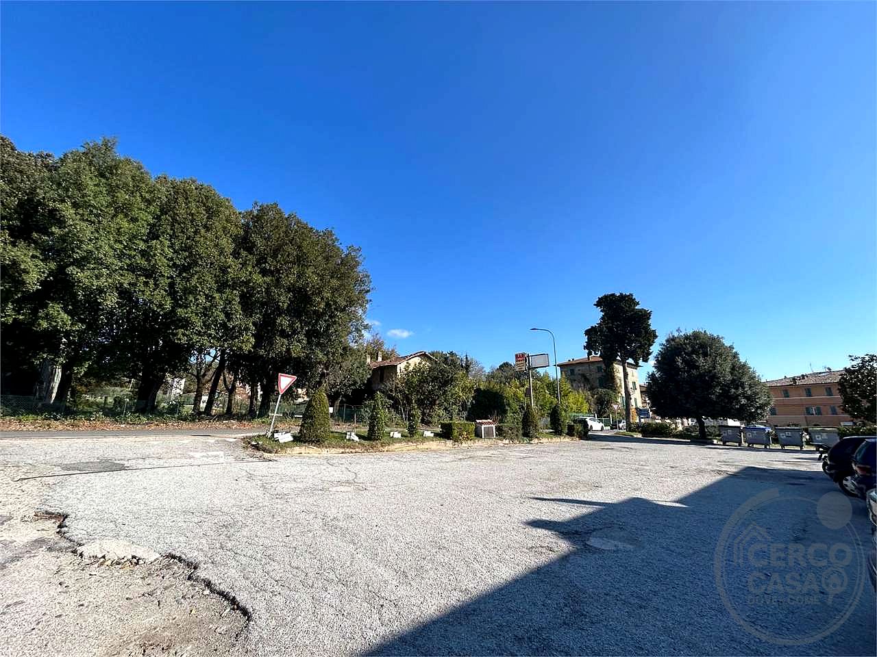 Casa del Diavolo: affittiamo locale commerciale 200 mq con parcheggi esclusivi