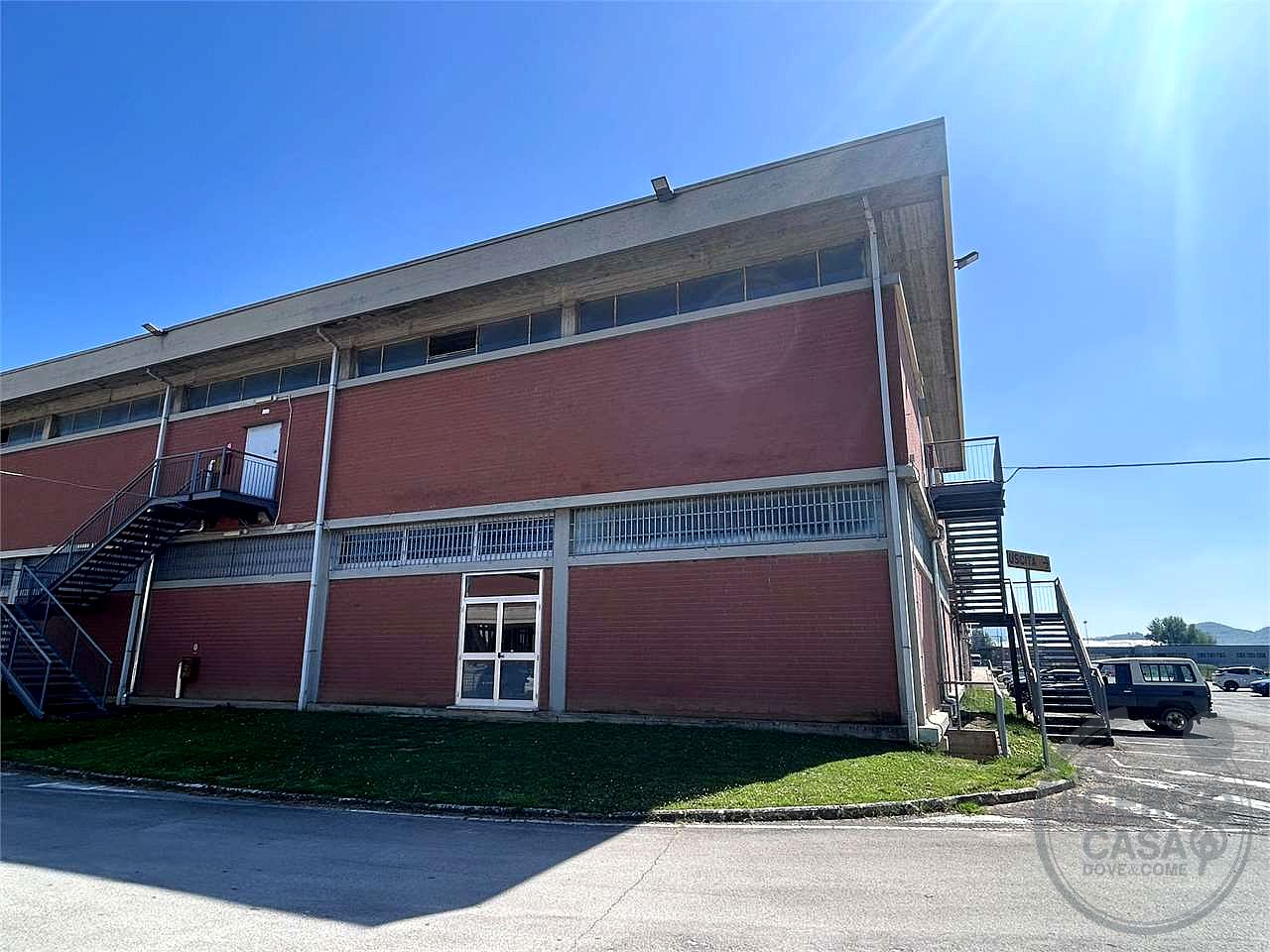 Affittiamo magazzino 400 mq altezza 4,50 m