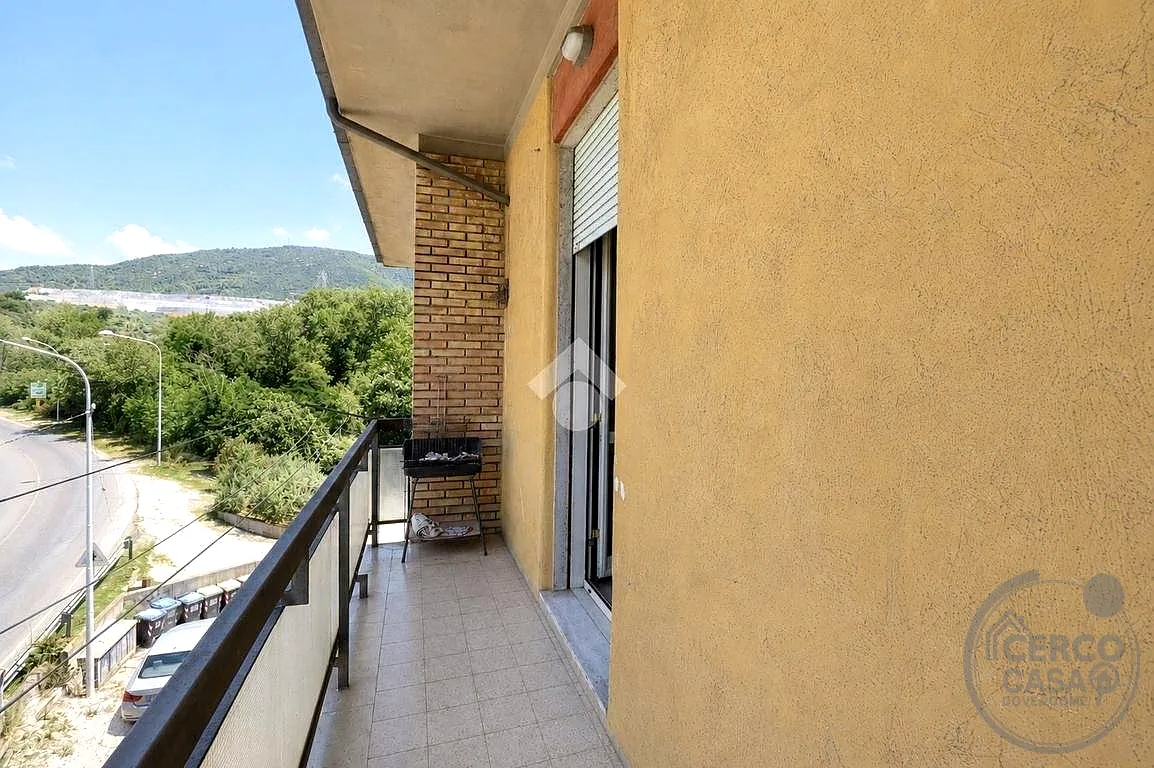 TRILOCALE CON GARAGE E CANTINA IN VIA CERVARA TERNI a Terni