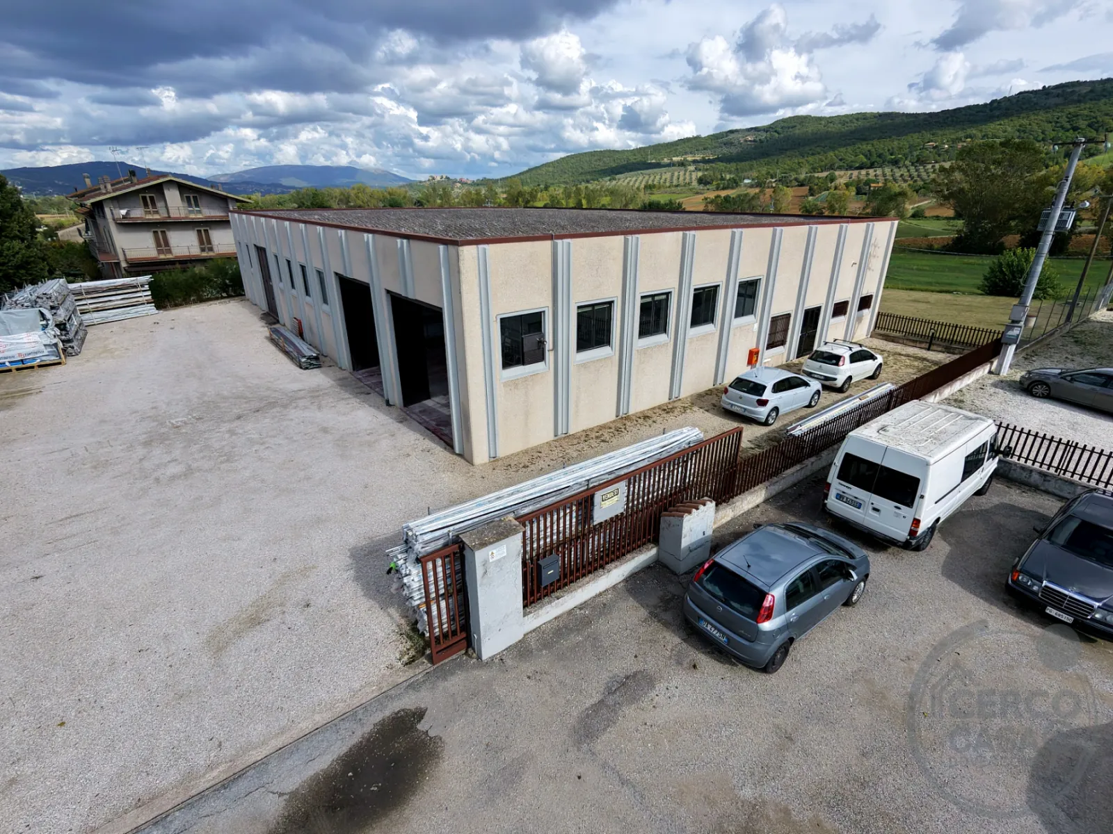 CAPANNONE INDIPENDENTE IN VENDITA CON AMPIA CORTE - Via Dei Molini, Magione