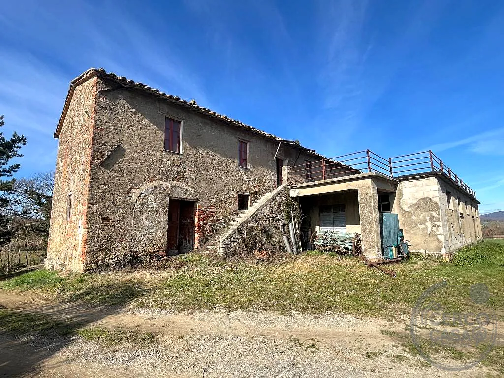 CASALE DA RISTRUTTURARE PIEGARO a Piegaro - foto di copertina