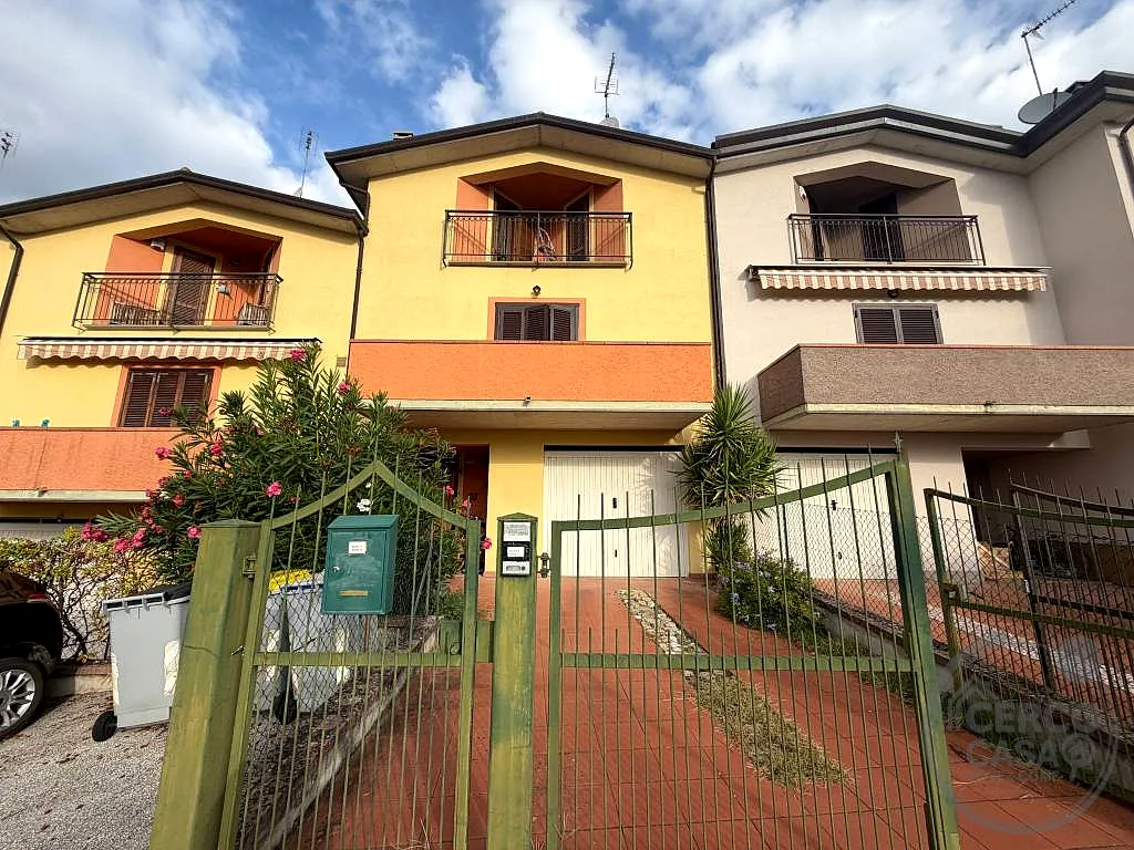 VILLA A SCHIERA PERUGIA PONTE FELCINO a Perugia - foto di copertina