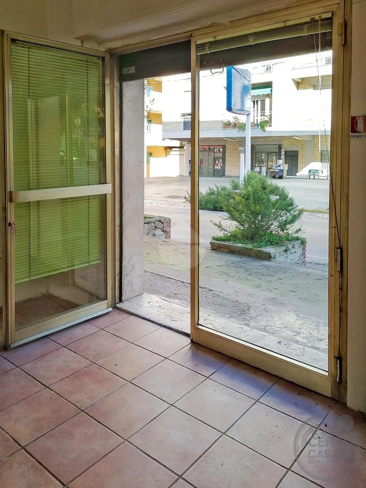 NEGOZIO IN AFFITTO PERUGIA VIA EUGUBINA a Perugia