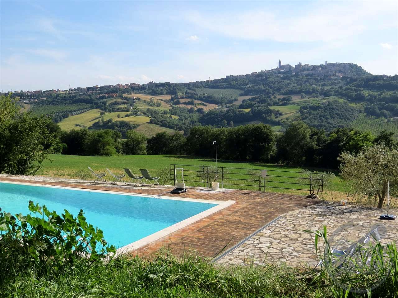 TODI - PRESTIGIOSO CASALE STORICO CON PISCINA