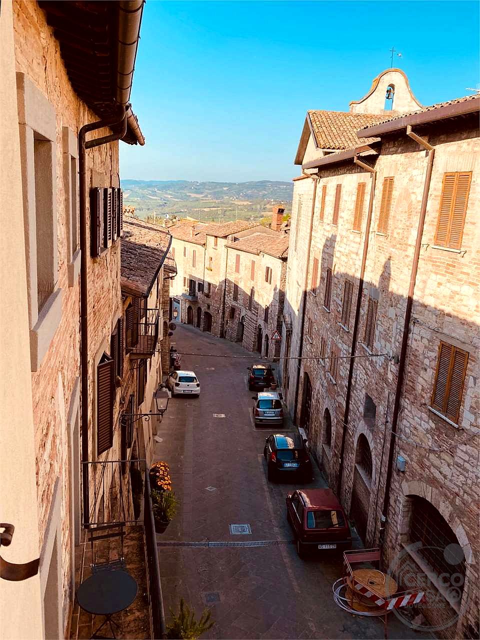 TODI - CENTRO STORICO - APPARTAMENTO AL PIANO SECONDO