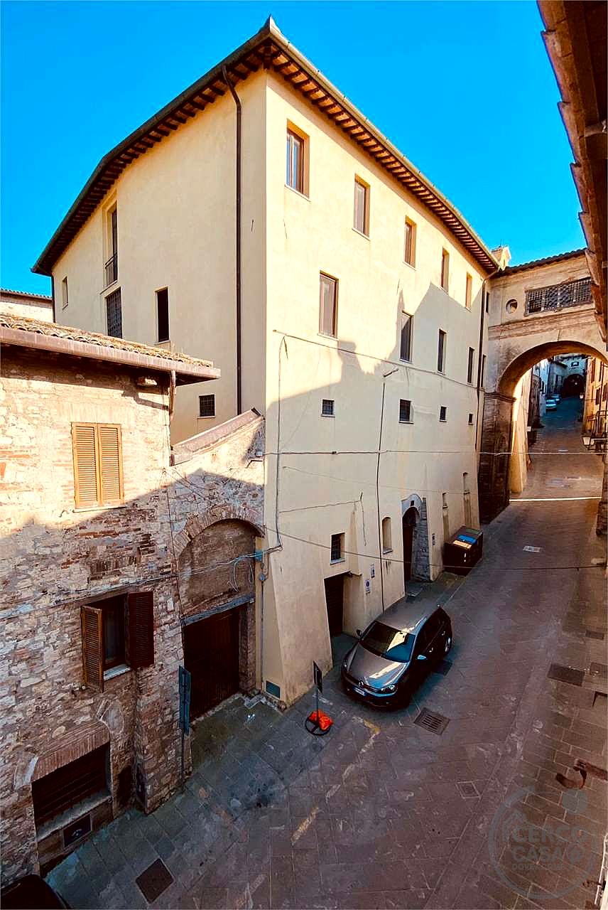TODI - CENTRO STORICO - APPARTAMENTO AL PIANO SECONDO