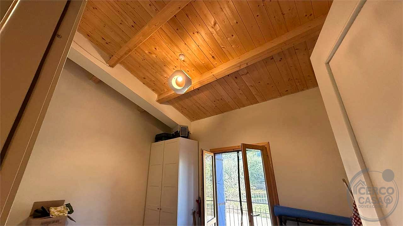 TERNI - VILLA DI RECENTE COSTRUZIONE CON GIARDINO ESCLUSIVO