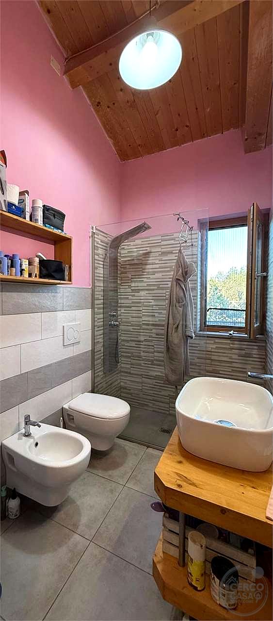 TERNI - VILLA DI RECENTE COSTRUZIONE CON GIARDINO ESCLUSIVO