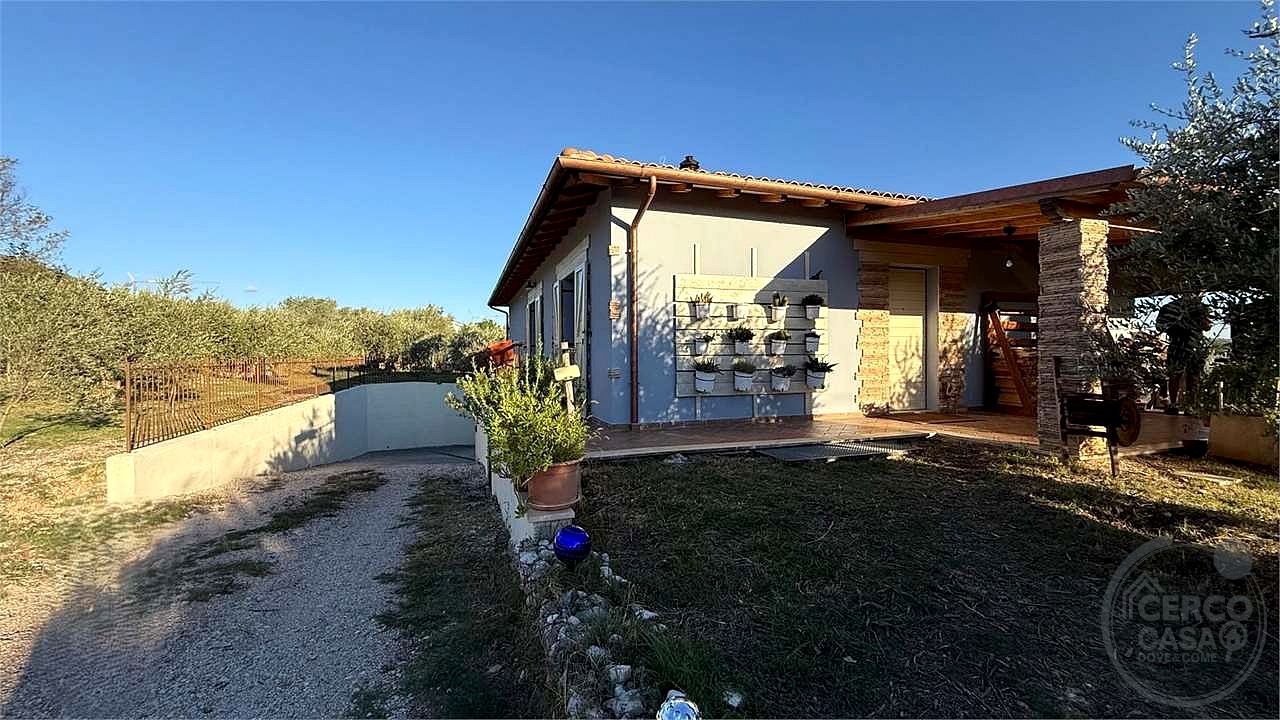 TERNI - VILLA DI RECENTE COSTRUZIONE CON GIARDINO ESCLUSIVO