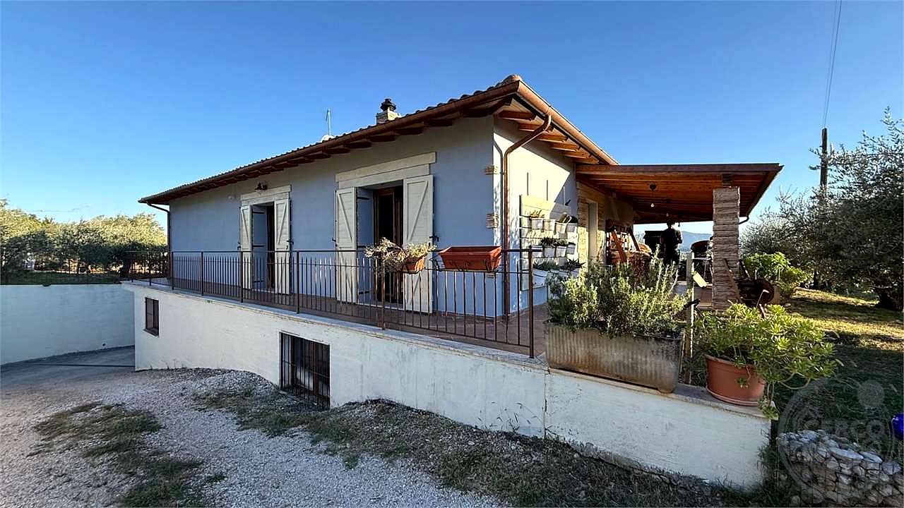 TERNI - VILLA DI RECENTE COSTRUZIONE CON GIARDINO ESCLUSIVO