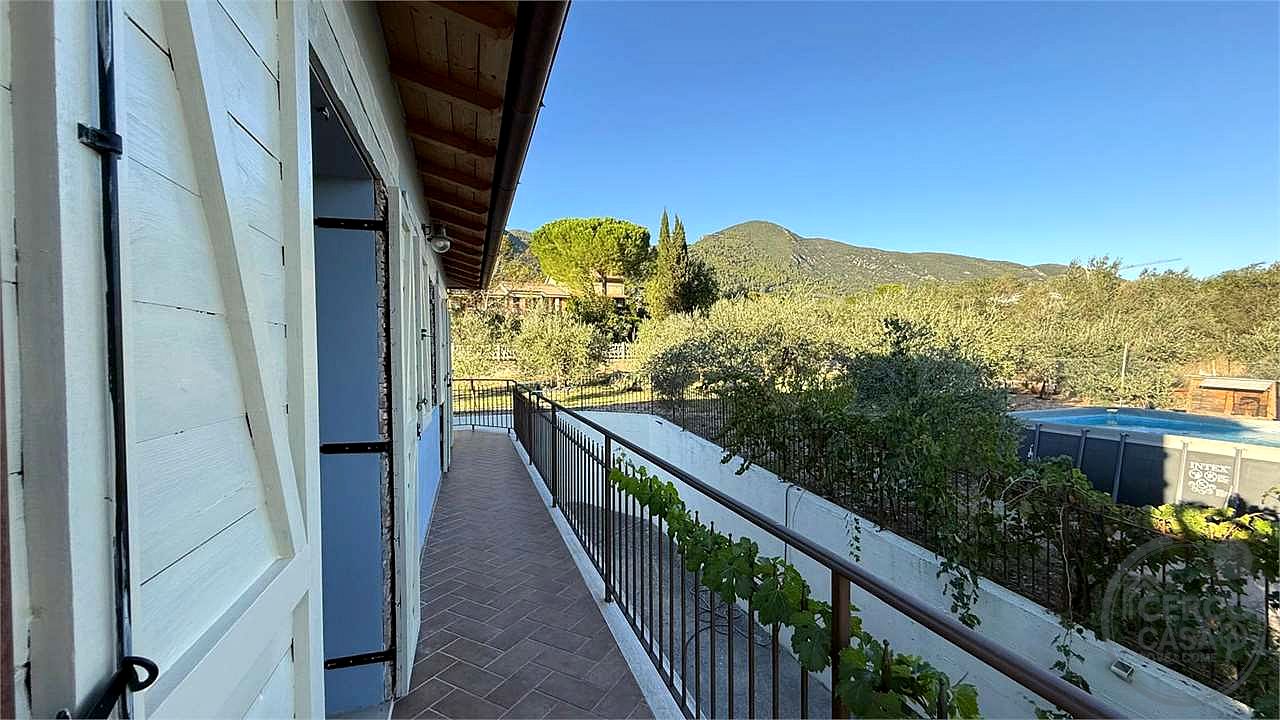 TERNI - VILLA DI RECENTE COSTRUZIONE CON GIARDINO ESCLUSIVO