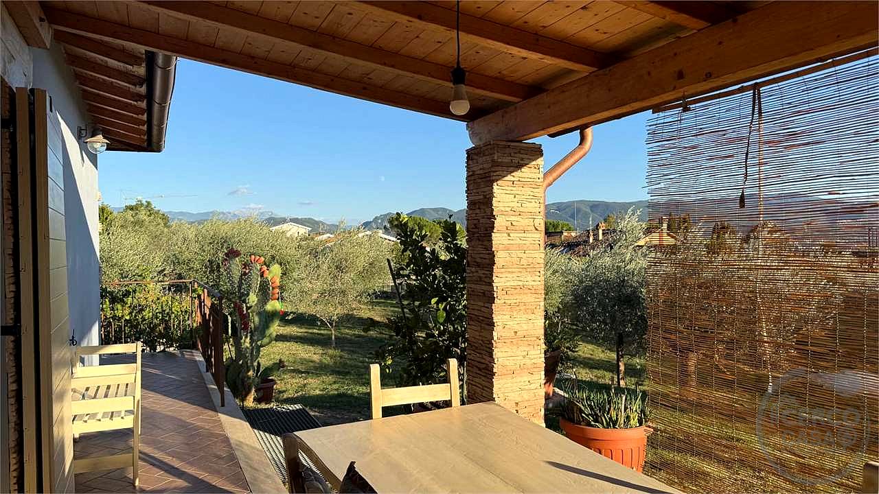 TERNI - VILLA DI RECENTE COSTRUZIONE CON GIARDINO ESCLUSIVO