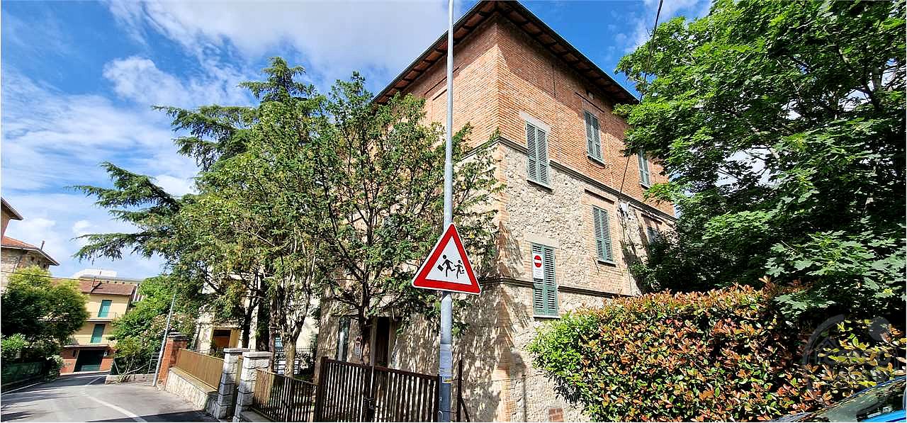Palazzina da ristrutturare zona centrale.