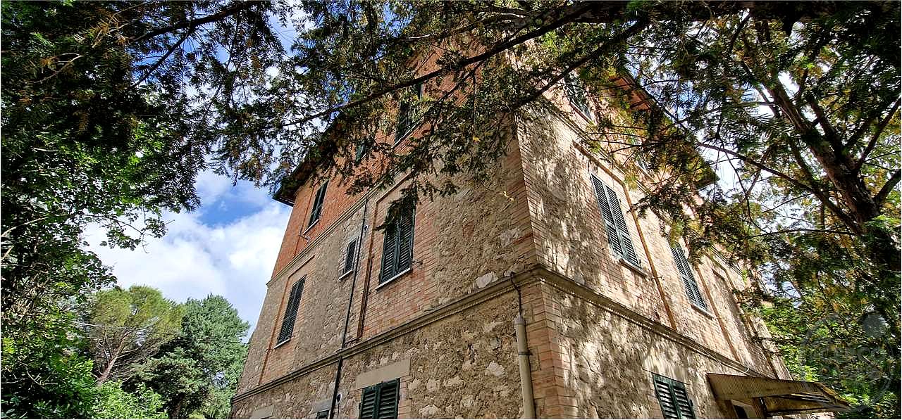 Palazzina da ristrutturare zona centrale.