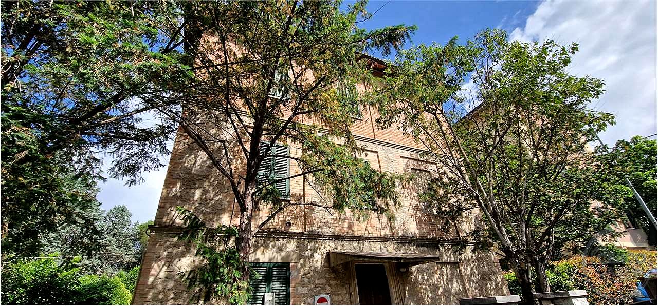 Palazzina da ristrutturare zona centrale.