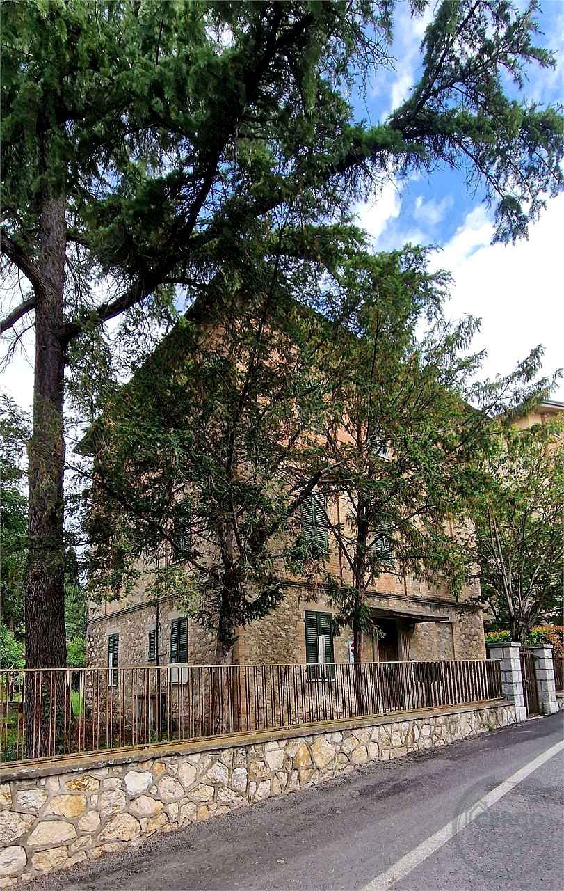 Palazzina da ristrutturare zona centrale.