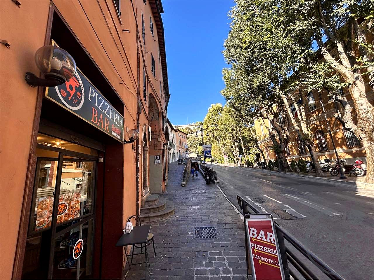 🍕 PERUGIA CENTRO (Via Masi) – Cedesi Avviata Attività Bar/Pizzeria