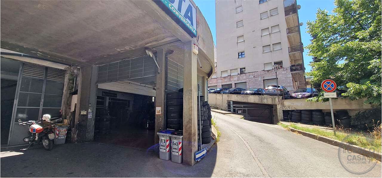Vendesi Commerciale zona centrale 230 mq.