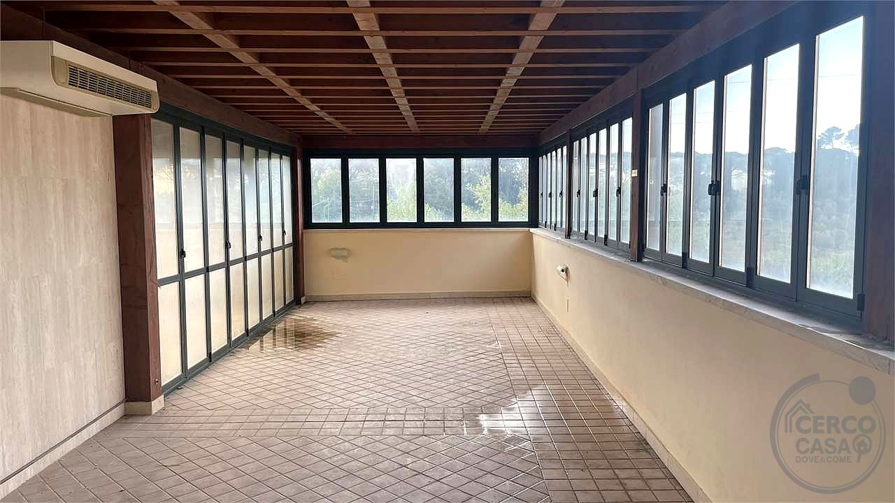 Ufficio piano secondo con lastrico solare
