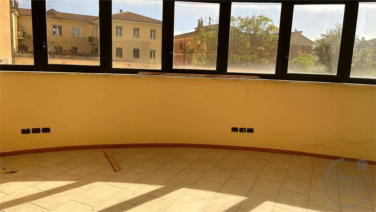 Ufficio piano secondo con lastrico solare