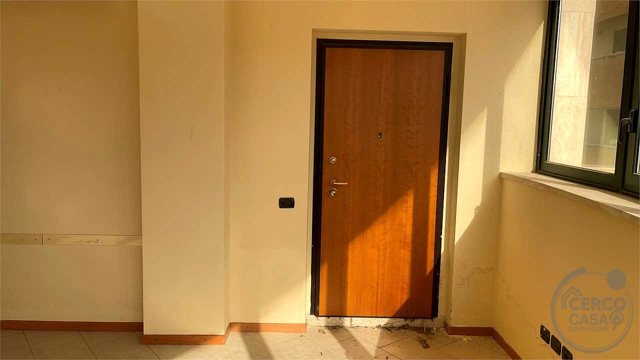Ufficio piano secondo con lastrico solare