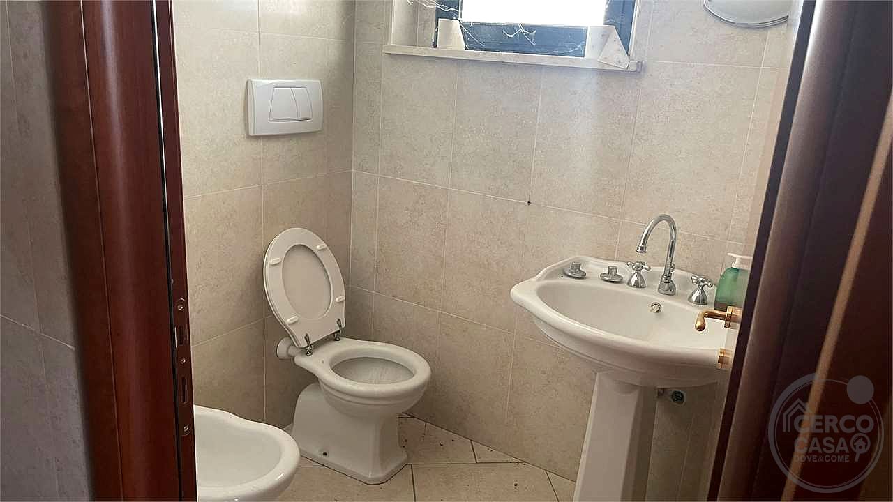 Ufficio piano secondo con lastrico solare