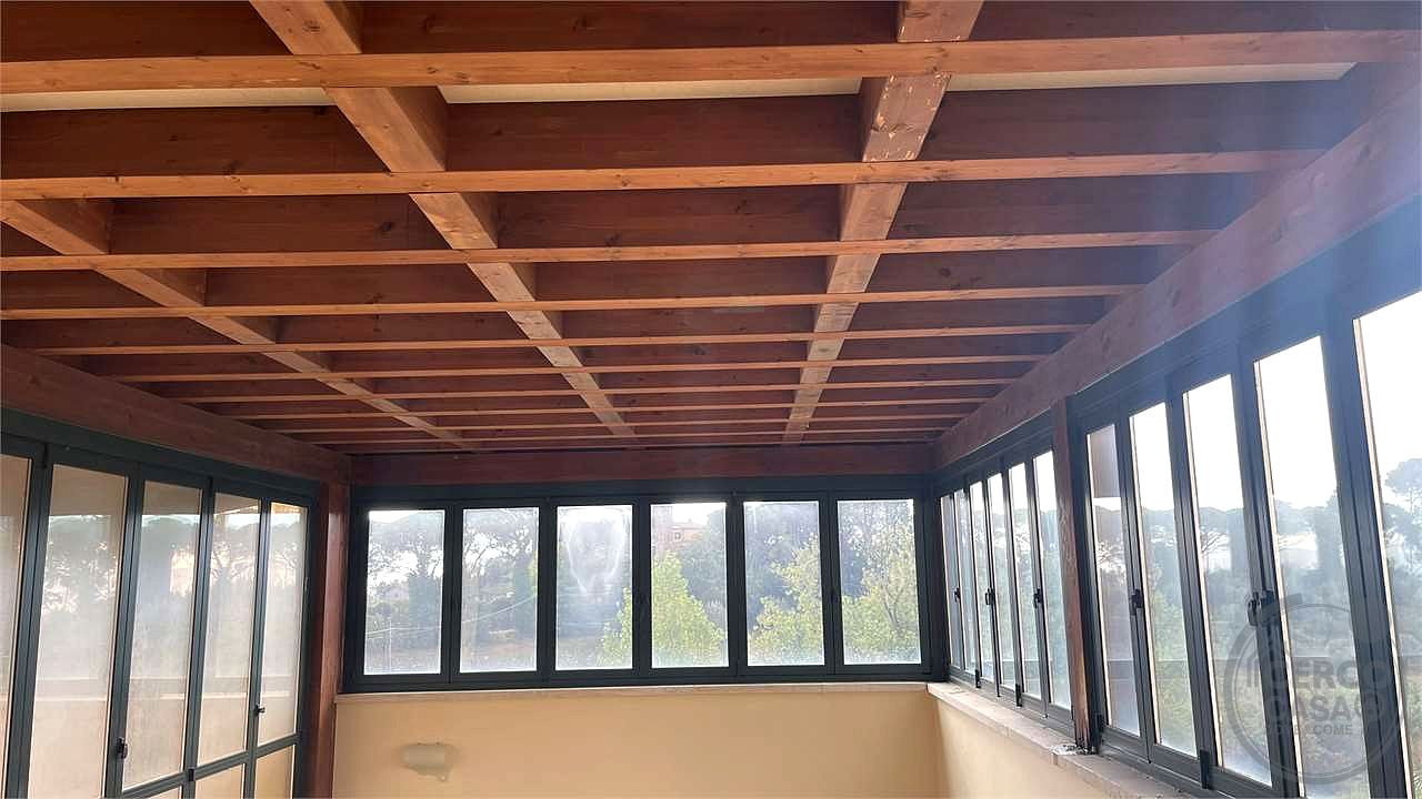 Ufficio piano secondo con lastrico solare