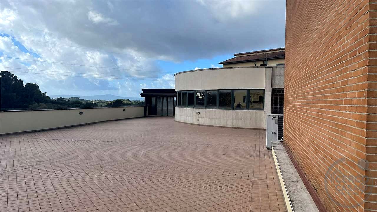 Ufficio piano secondo con lastrico solare