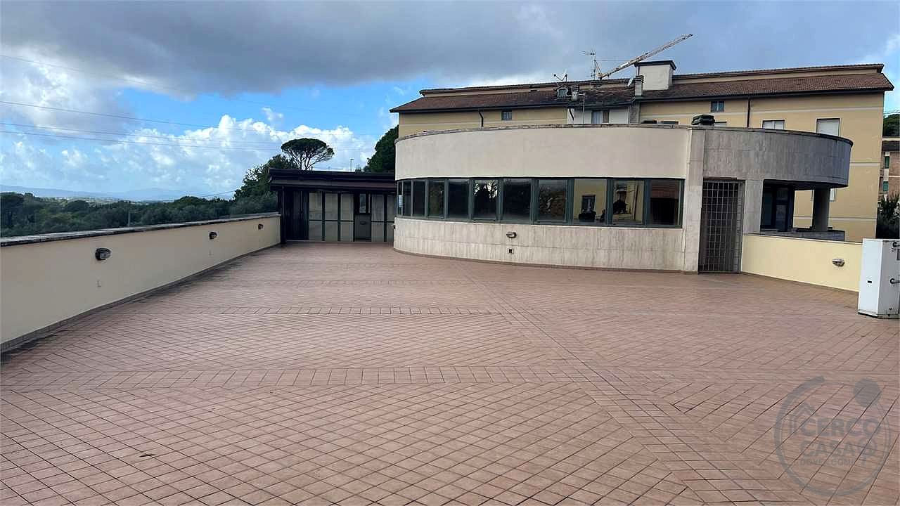 Ufficio piano secondo con lastrico solare