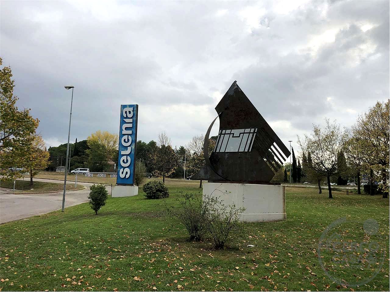 Vendesi negozio fronte strada