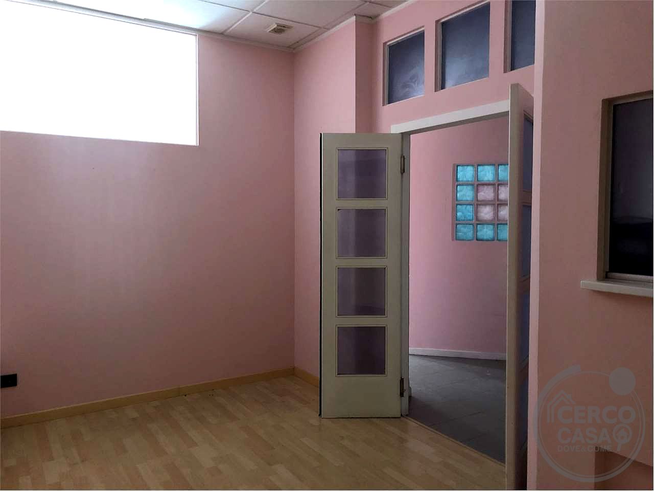 Vendesi negozio primo piano
