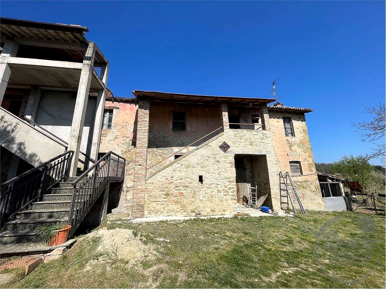 Casale con terreno