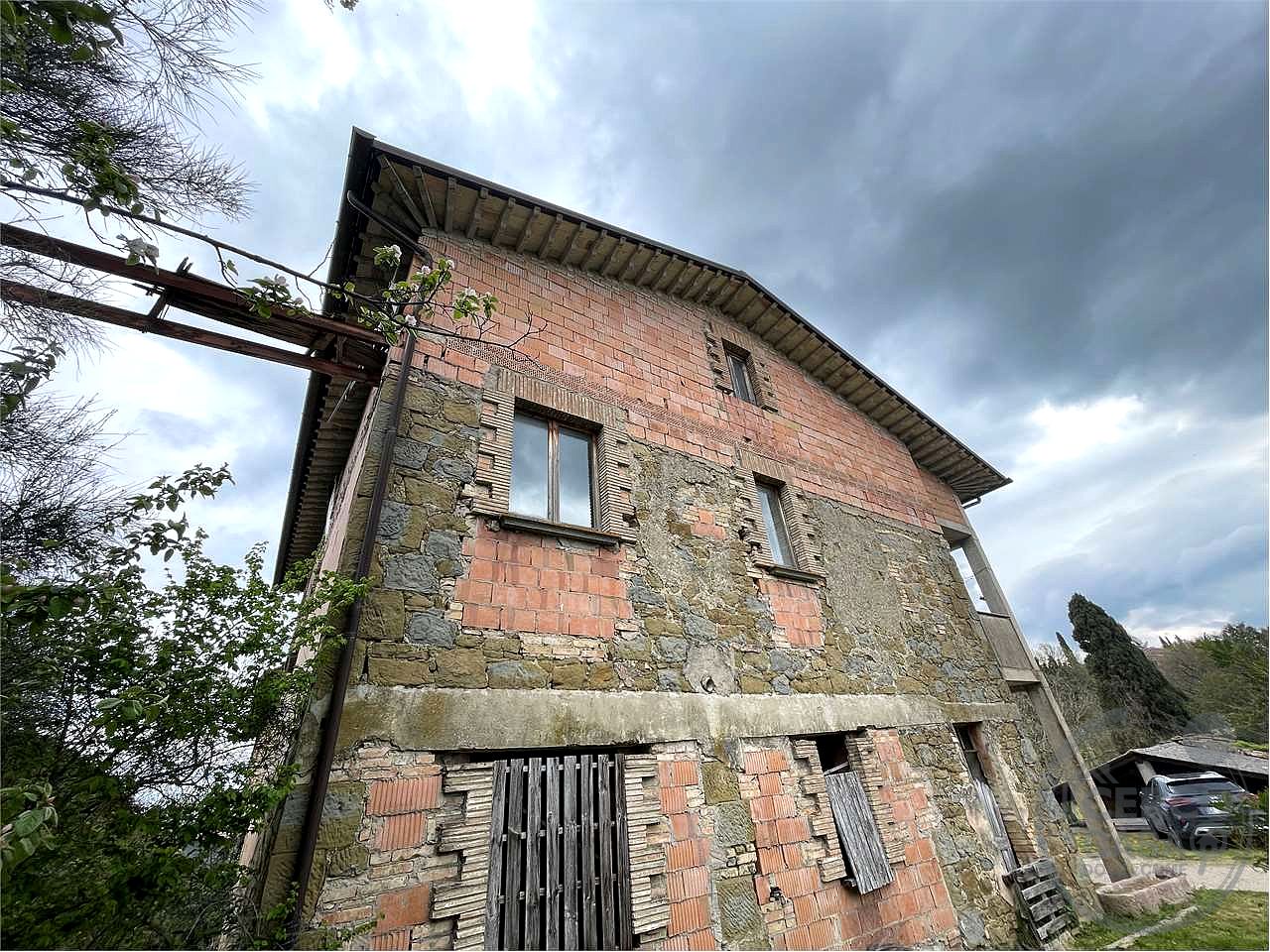 Casale con terreno