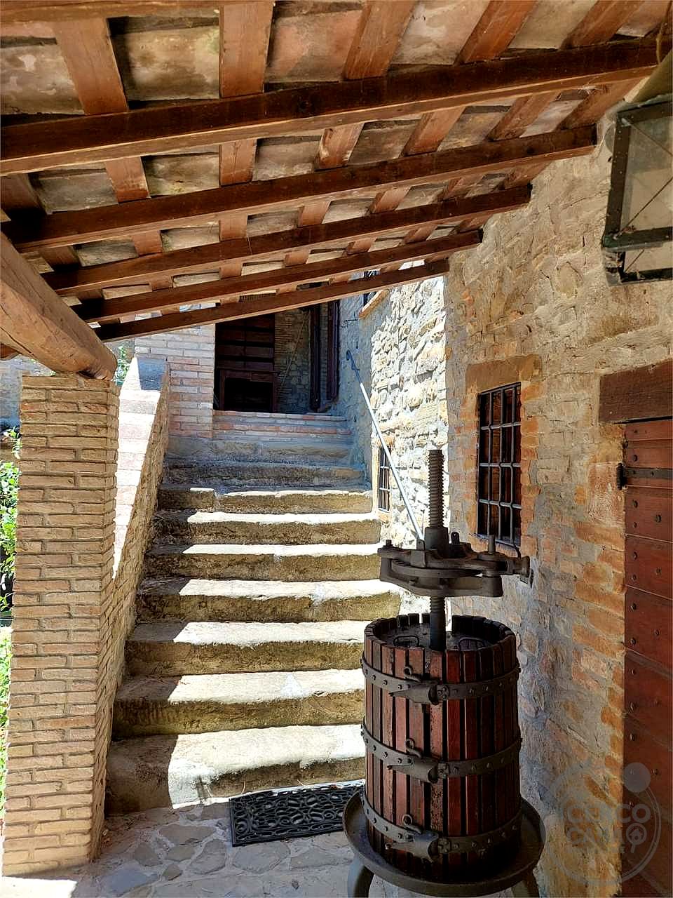 Casale in pietra ristrutturato