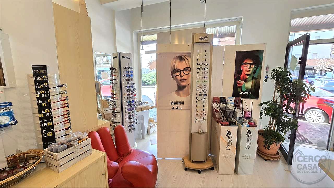 Vendesi attività commerciale OTTICA Perugia
