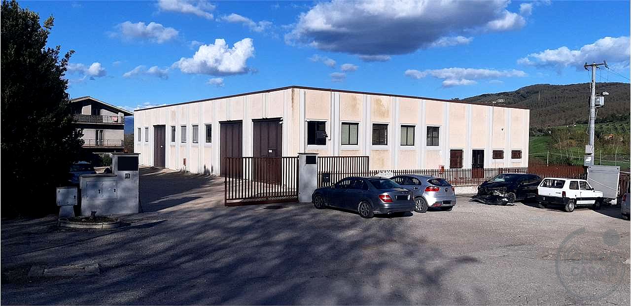 Capannone MQ.730, Ampia corte interna recintata - Magione
