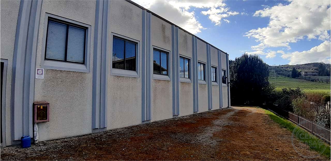 Capannone MQ.730, Ampia corte interna recintata