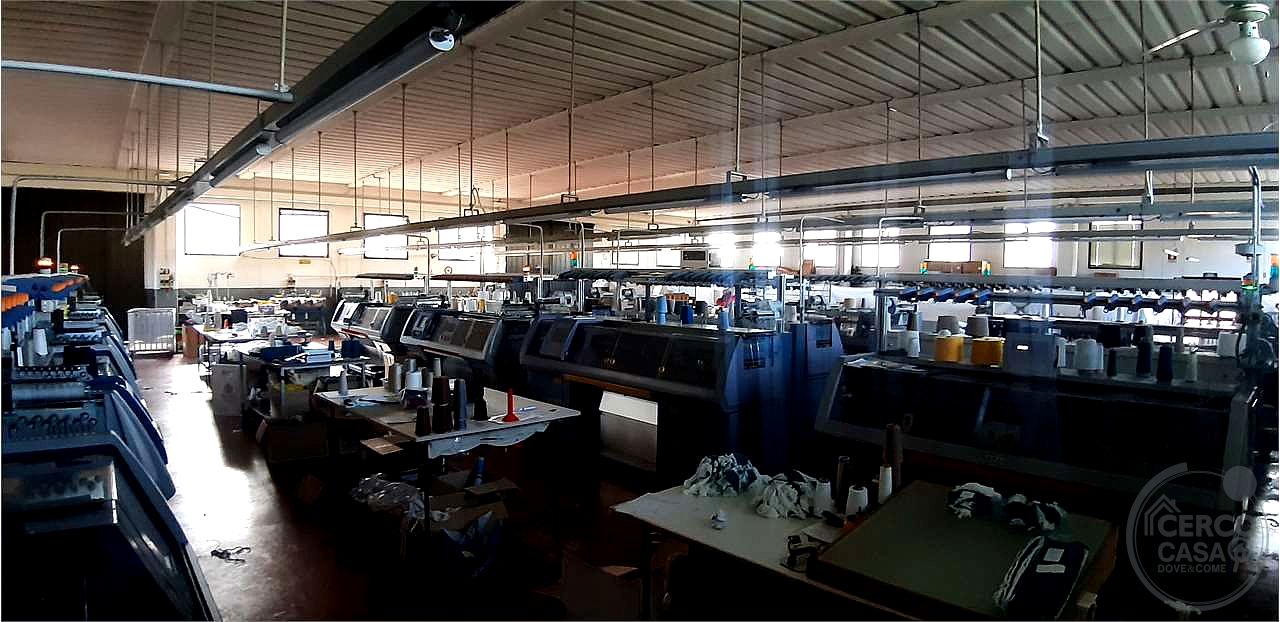 Capannone MQ.730, Ampia corte interna recintata