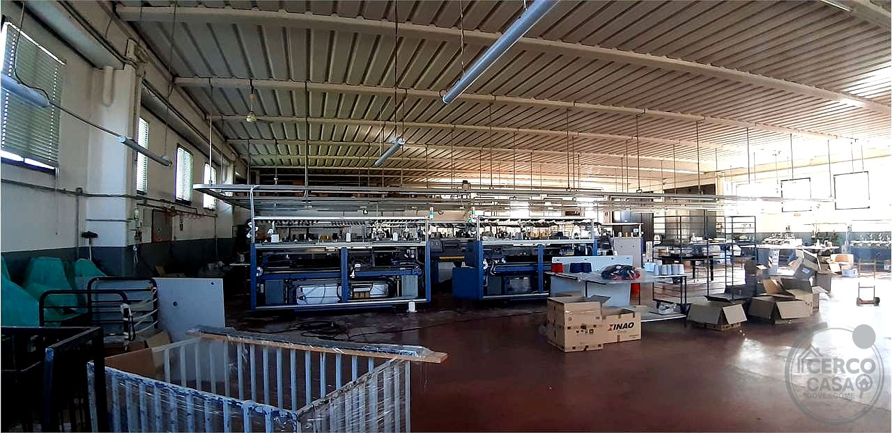 Capannone MQ.730, Ampia corte interna recintata