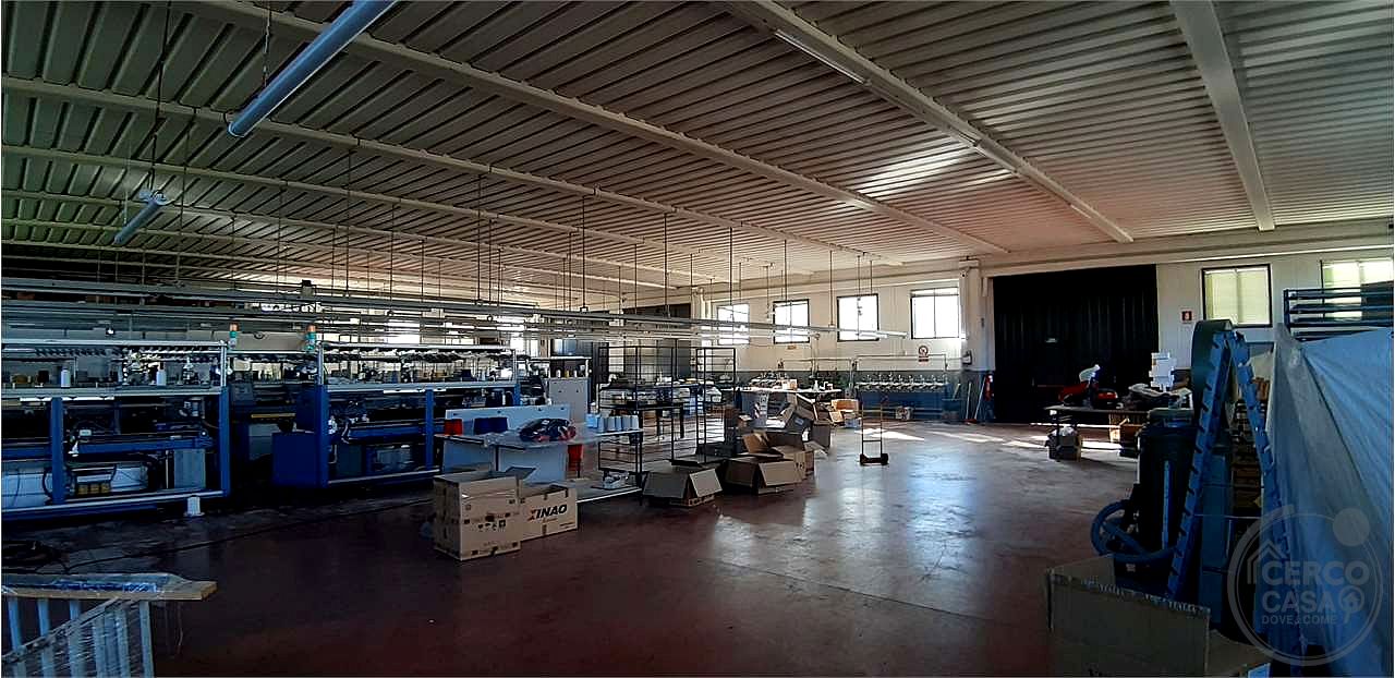 Capannone MQ.730, Ampia corte interna recintata