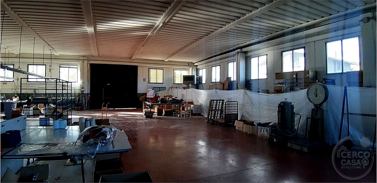 Capannone MQ.730, Ampia corte interna recintata