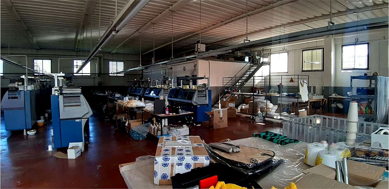 Capannone MQ.730, Ampia corte interna recintata