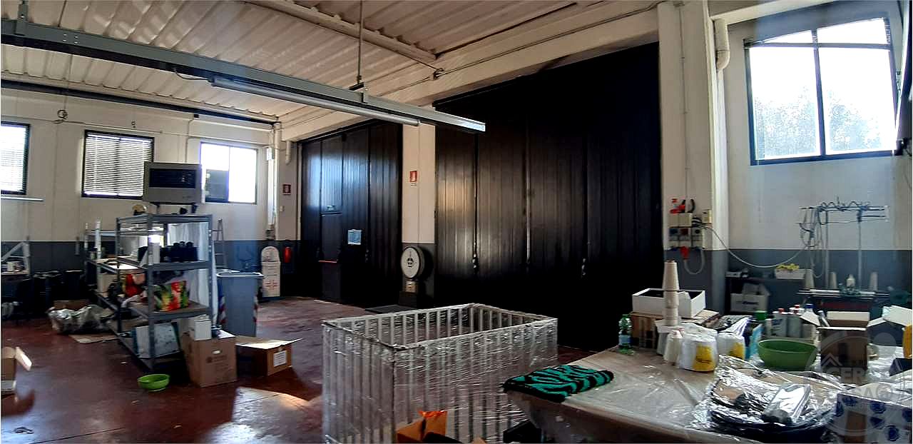 Capannone MQ.730, Ampia corte interna recintata