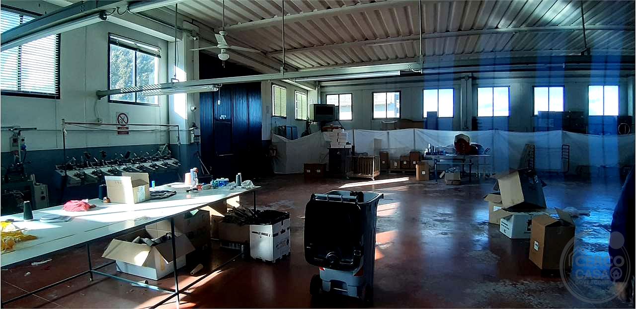 Capannone MQ.730, Ampia corte interna recintata