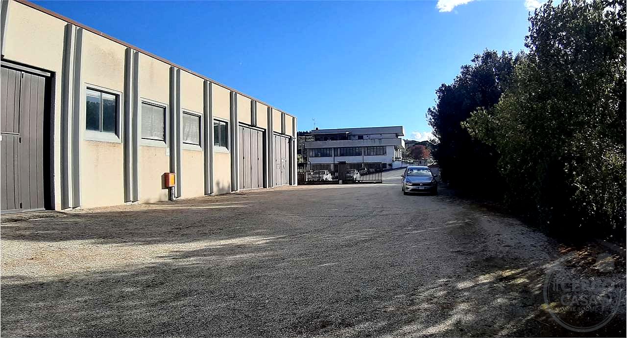 Capannone MQ.730, Ampia corte interna recintata